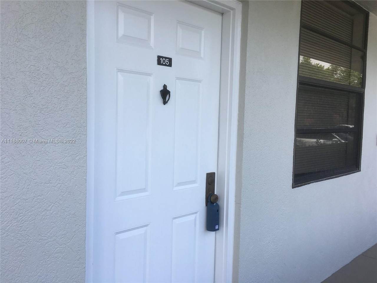 1719 Whitehall Dr - Photo 1