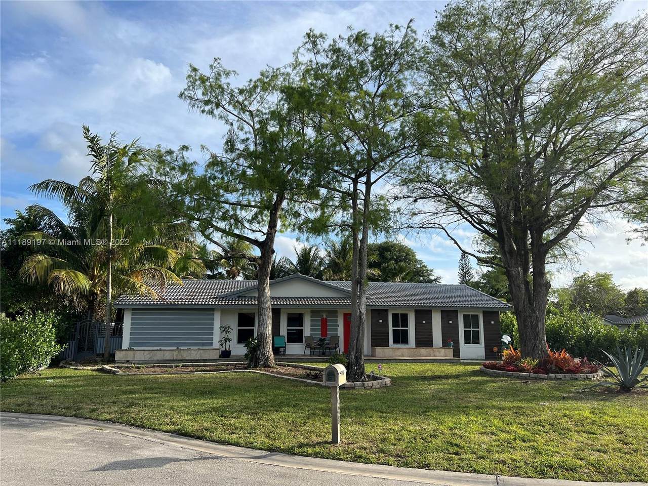 8648 26th Ct - Photo 1