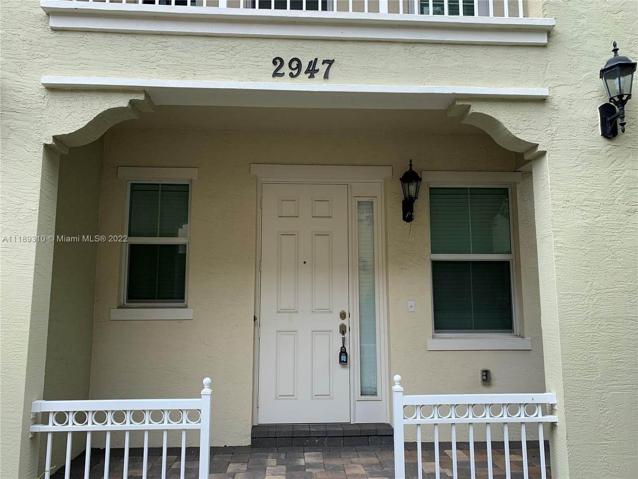 2947 St Thomas Dr - Photo 1