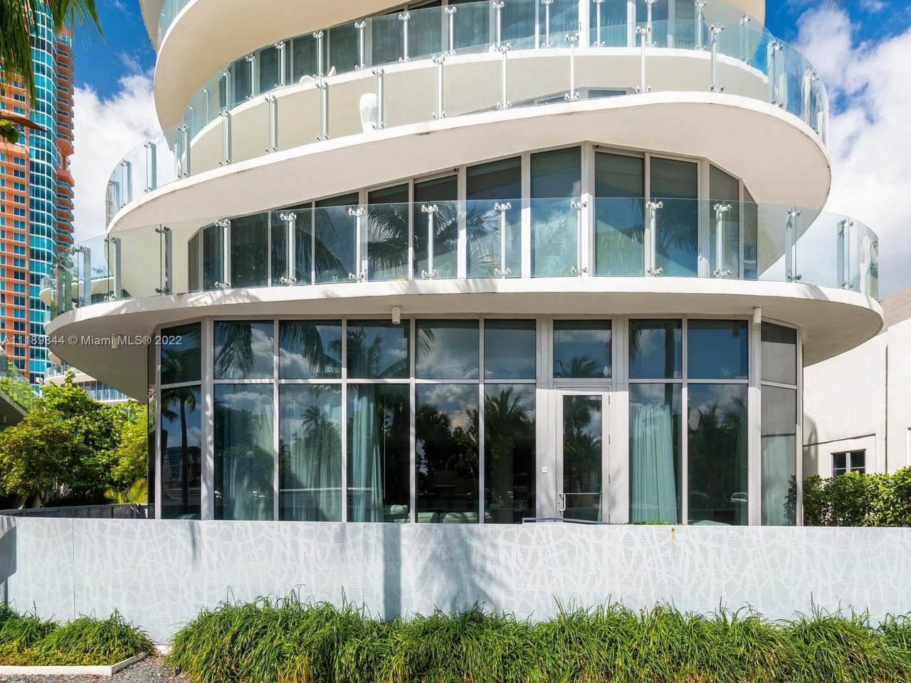 1 Collins Ave - Photo 1