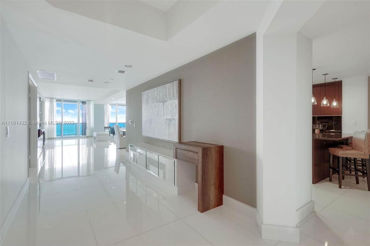 2711 Ocean Dr - Photo 1