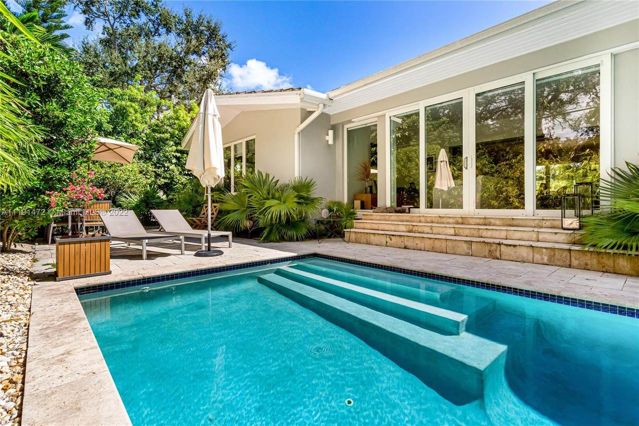 260 Shore Dr - Photo 1