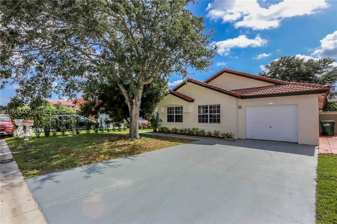 18915 56th Ct - Photo 1