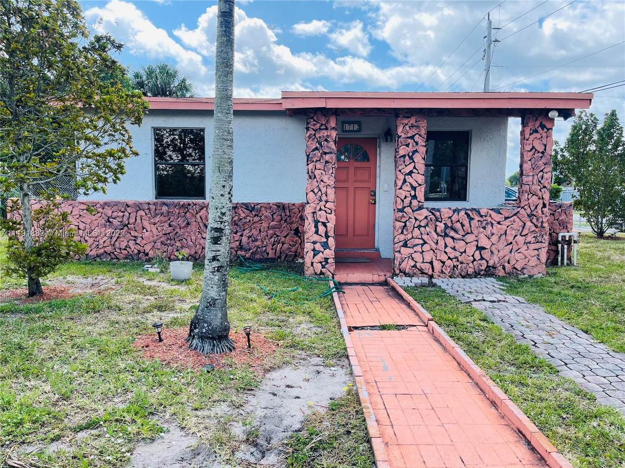 1712 50th Ct - Photo 1