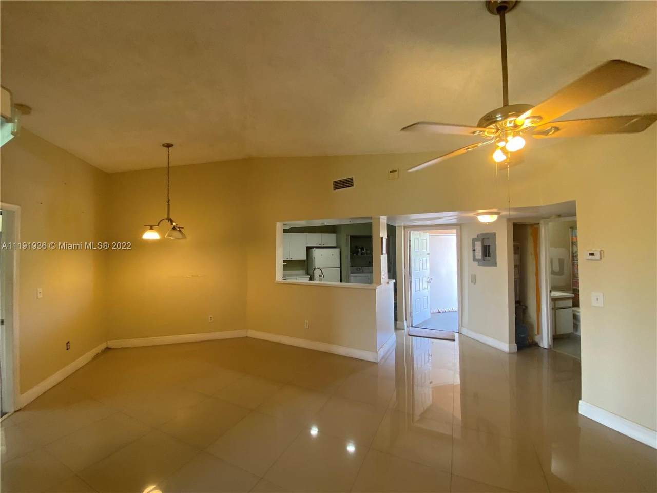 1017 Washington Cir - Photo 1