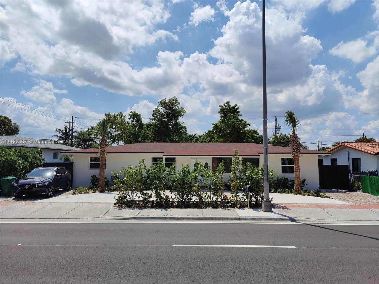320 72nd Ave - Photo 1