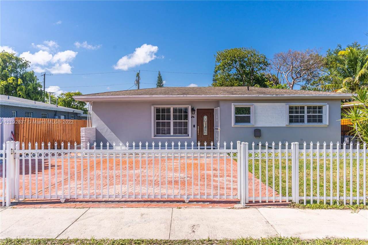 211 174th St - Photo 1