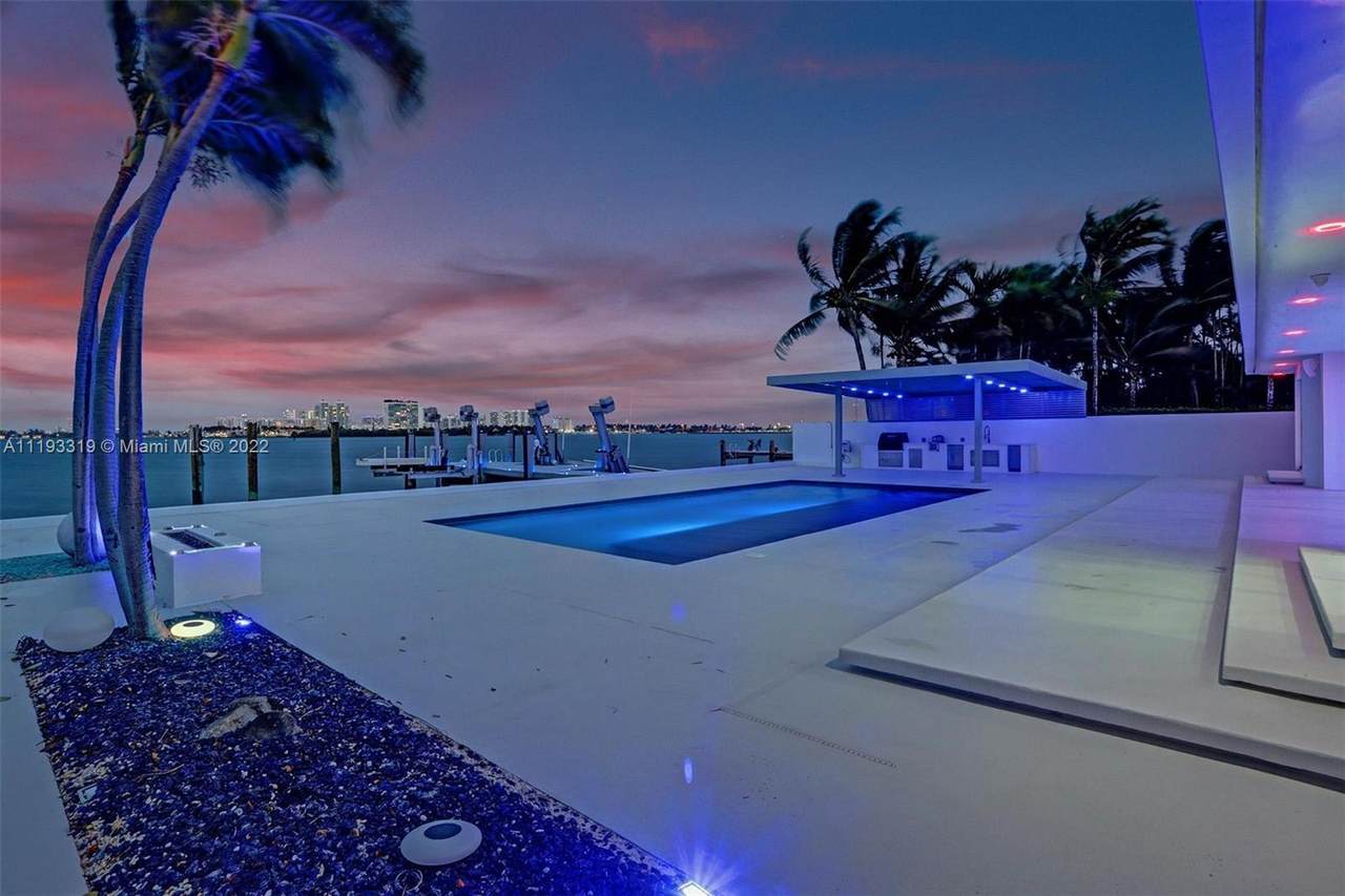 8835 Bayshore Dr - Photo 1