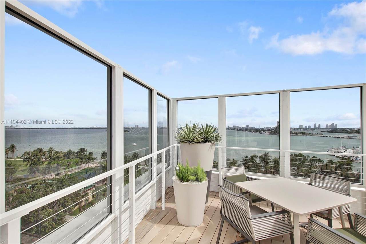 1756 Bayshore Dr - Photo 1
