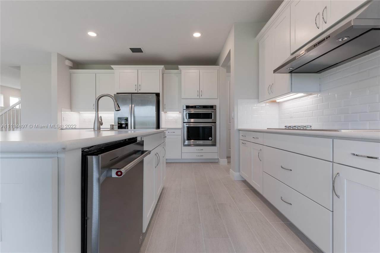 3713 Greenway Dr - Photo 1