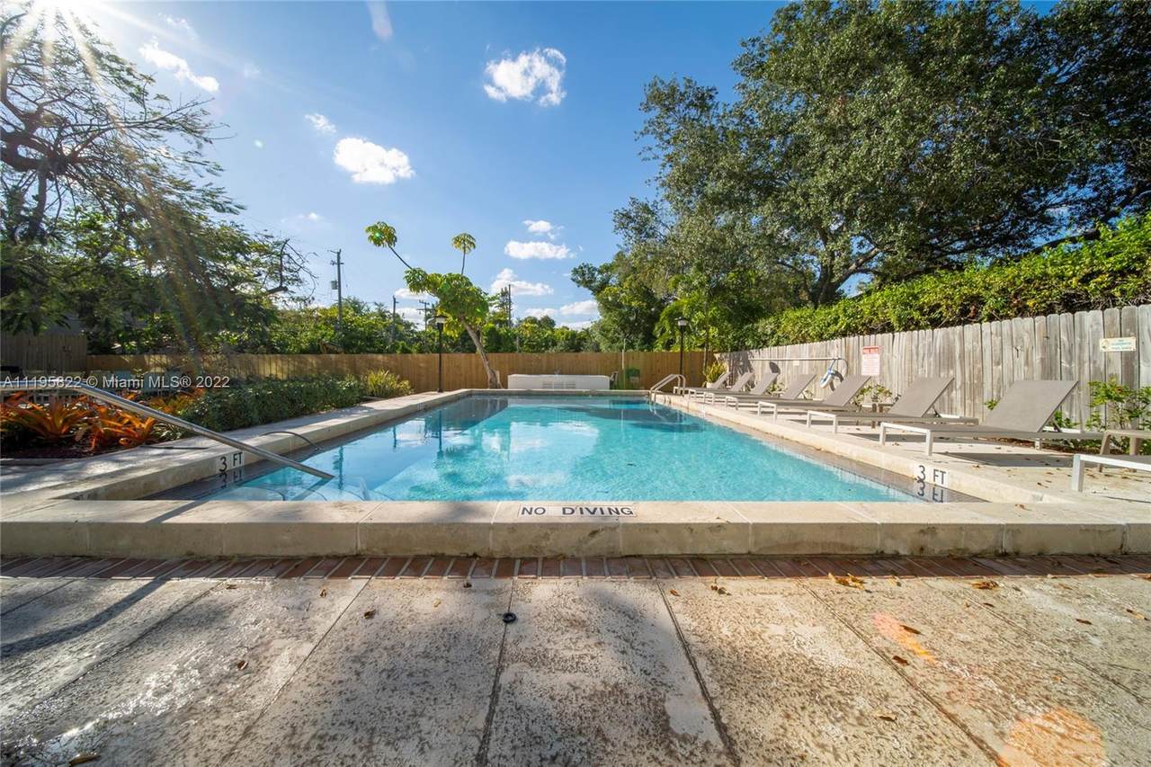 2545 Bayshore Dr - Photo 1