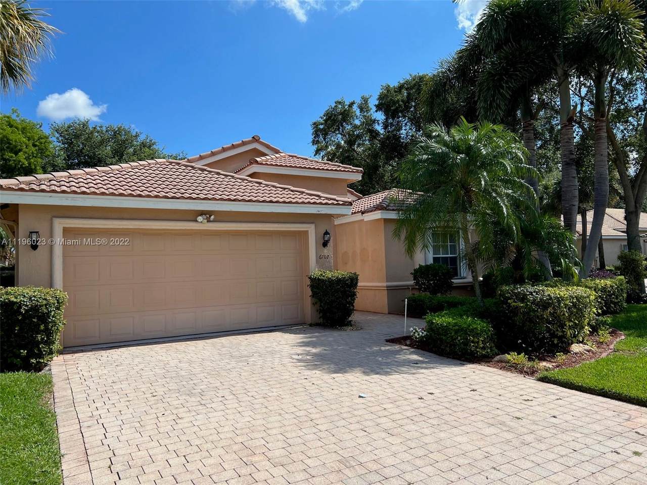6707 Viale Elizabeth - Photo 1