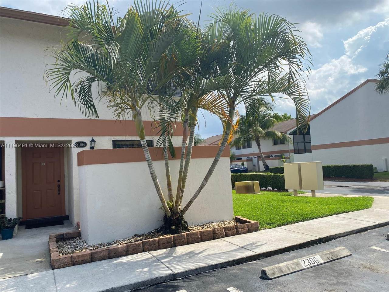 7064 42nd Ct - Photo 1