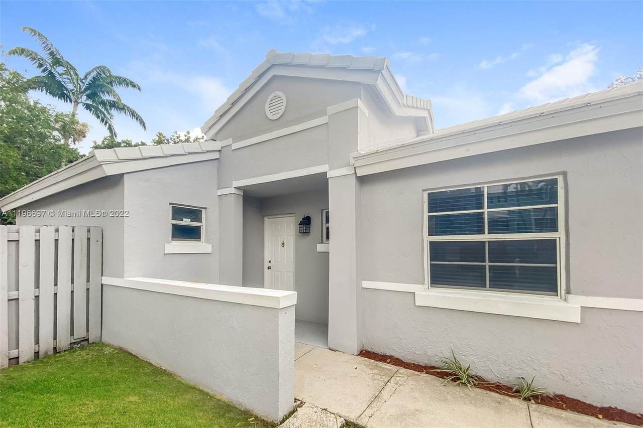 3120 Palm Pl - Photo 1