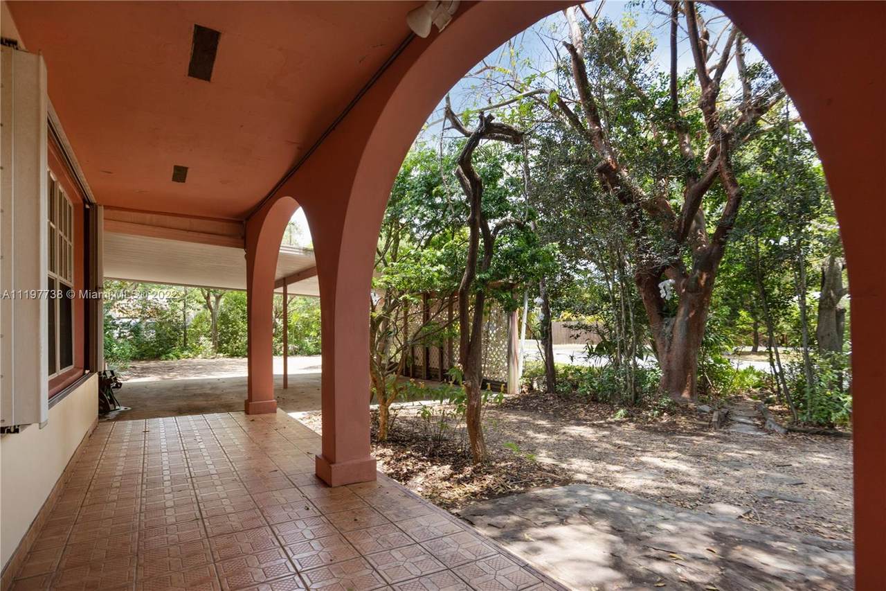 13850 100 Ave - Photo 1