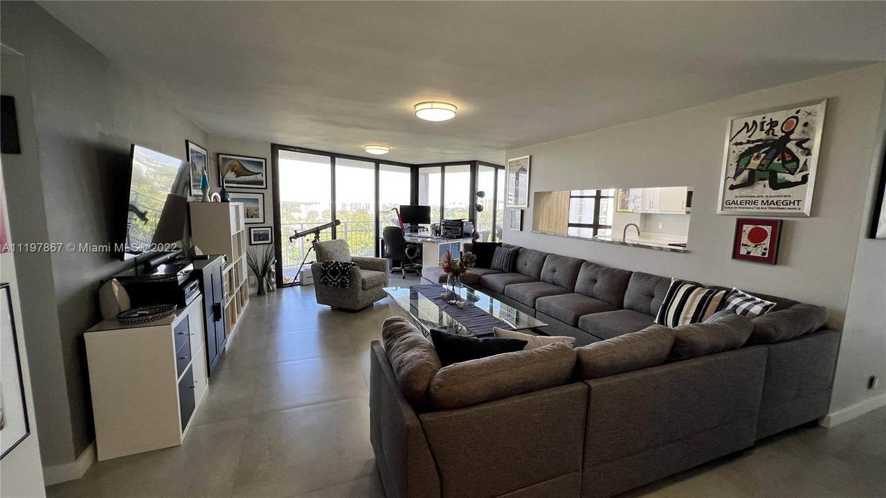 2000 Towerside Ter - Photo 1