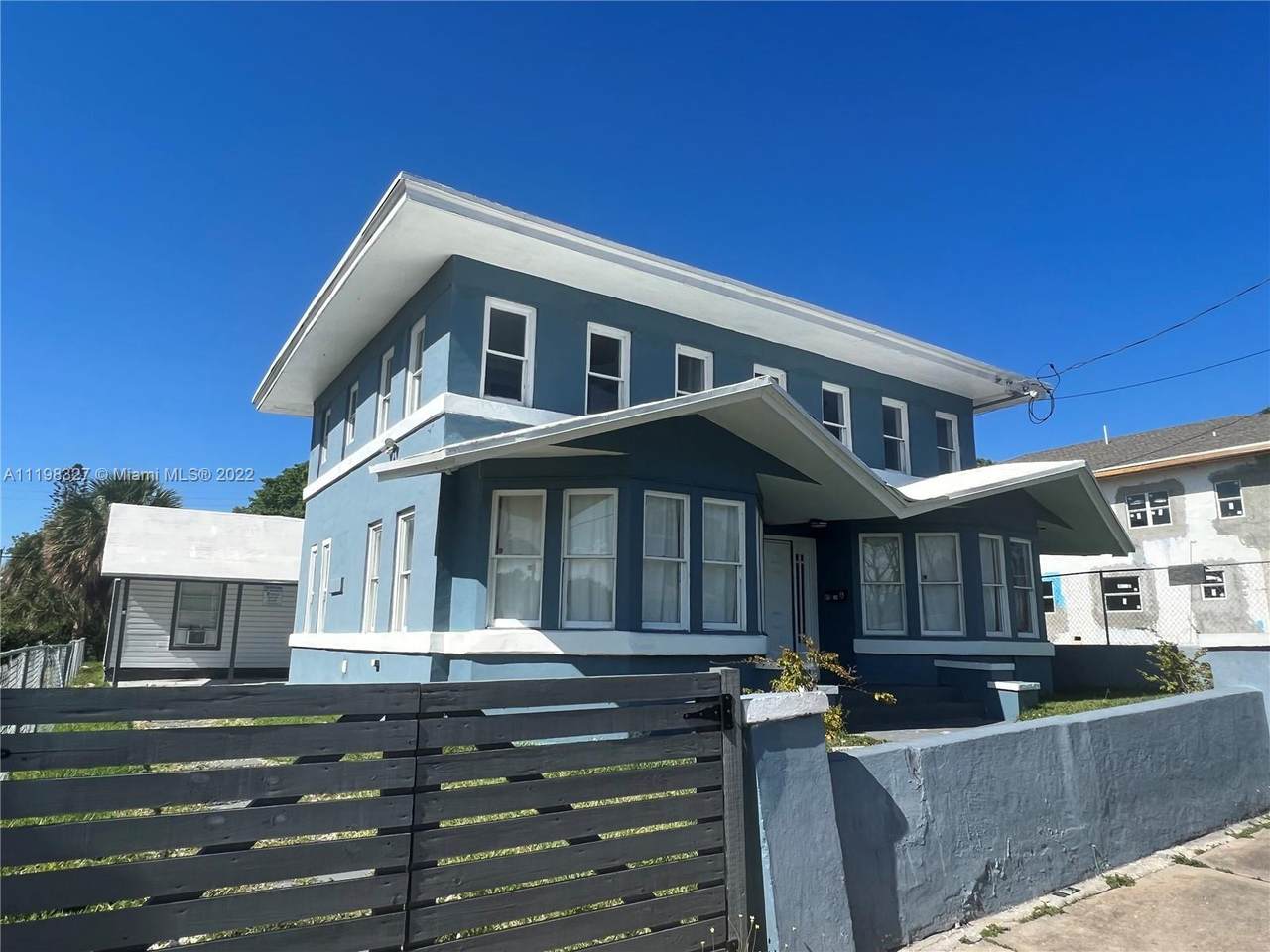 815 6th St - Photo 1