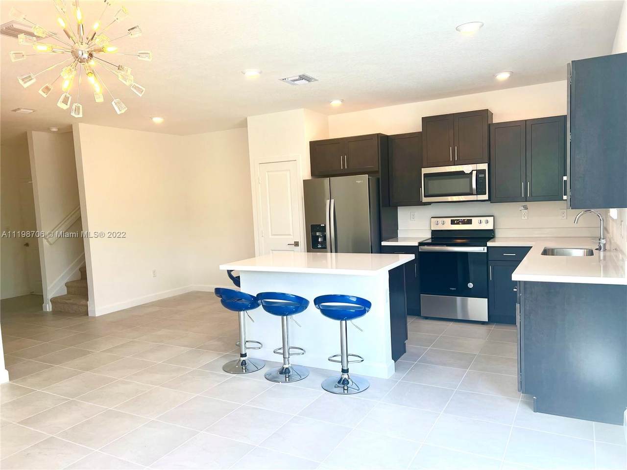 2418 10th Ct - Photo 1