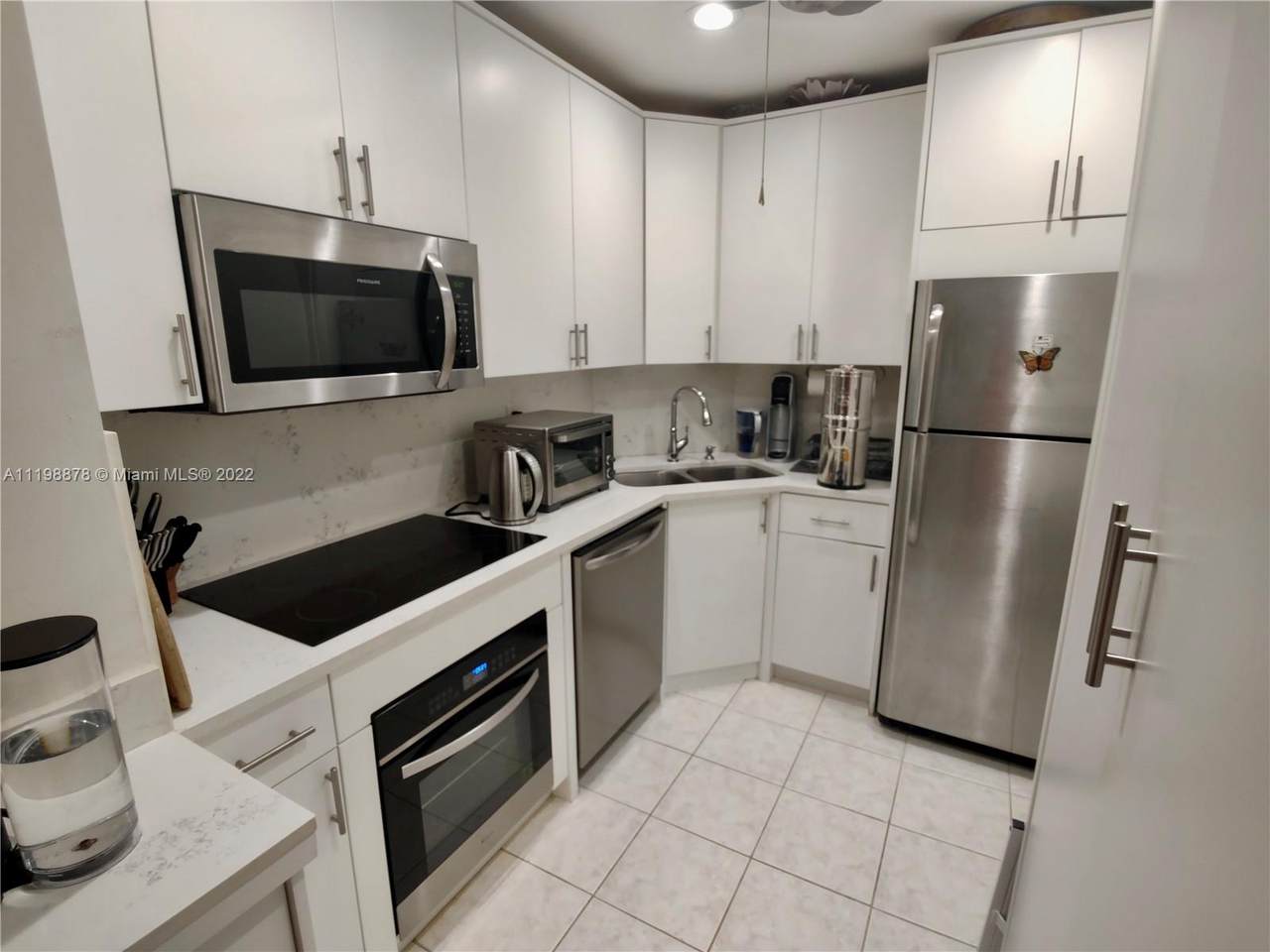 136 19th Ct - Photo 1