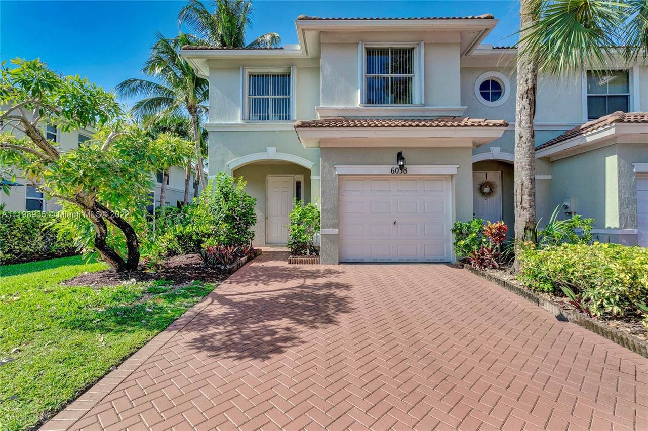 6038 Seminole Gardens Cir - Photo 1