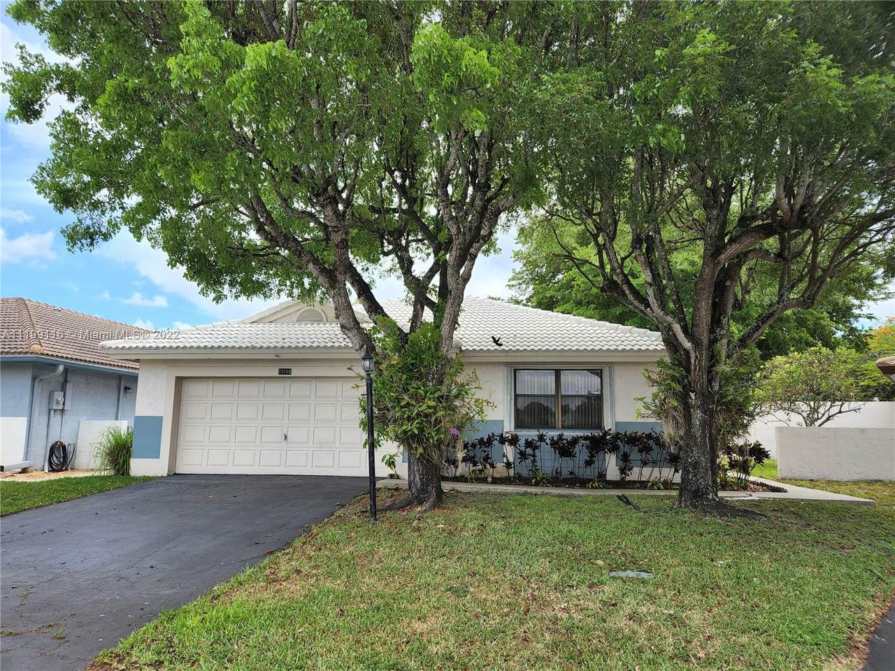 15180 Bristol Ln - Photo 1