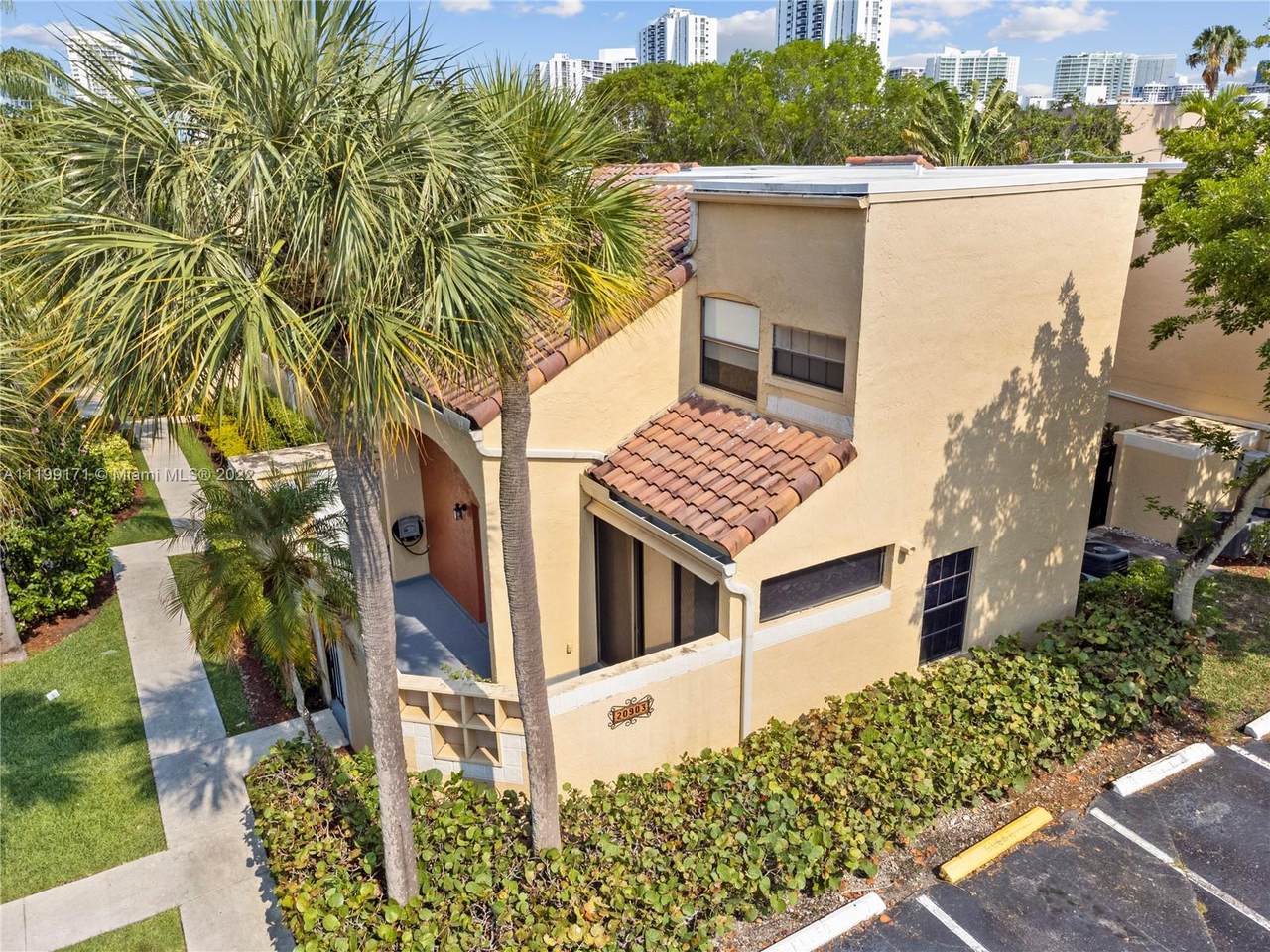 20903 Leeward Ct - Photo 1
