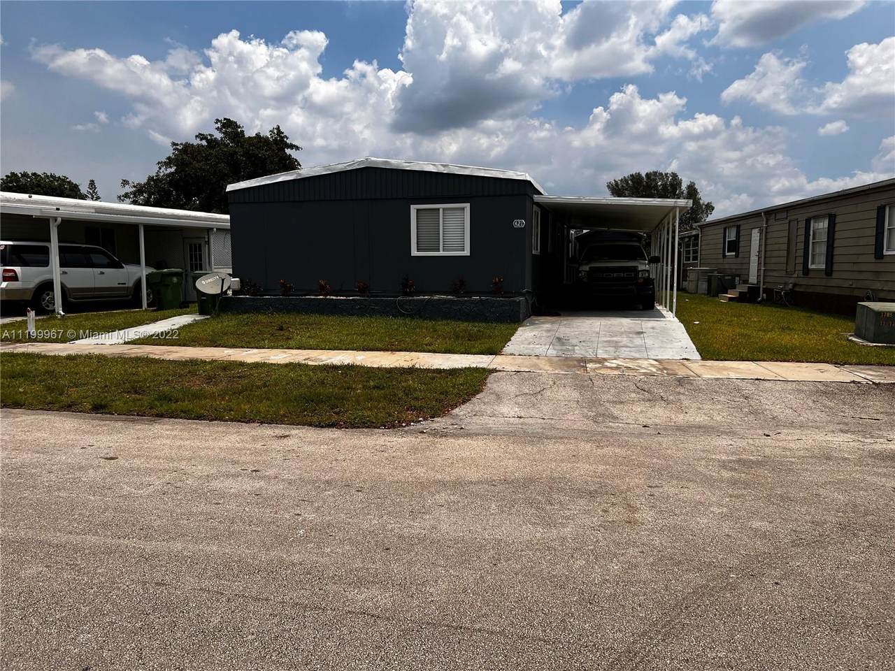 421 Heritage Cir - Photo 1