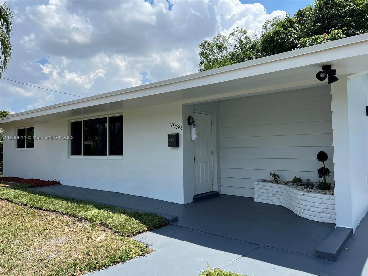 7932 Meridian St - Photo 1