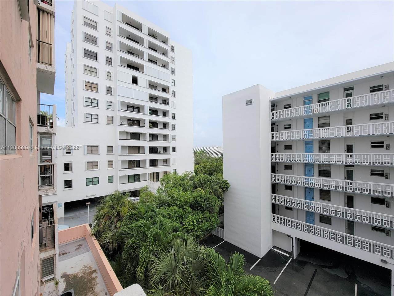1750 James Ave - Photo 1