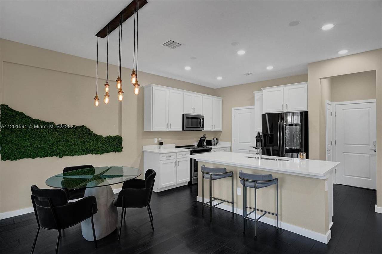 1574 Myrtle Oak Ter - Photo 1