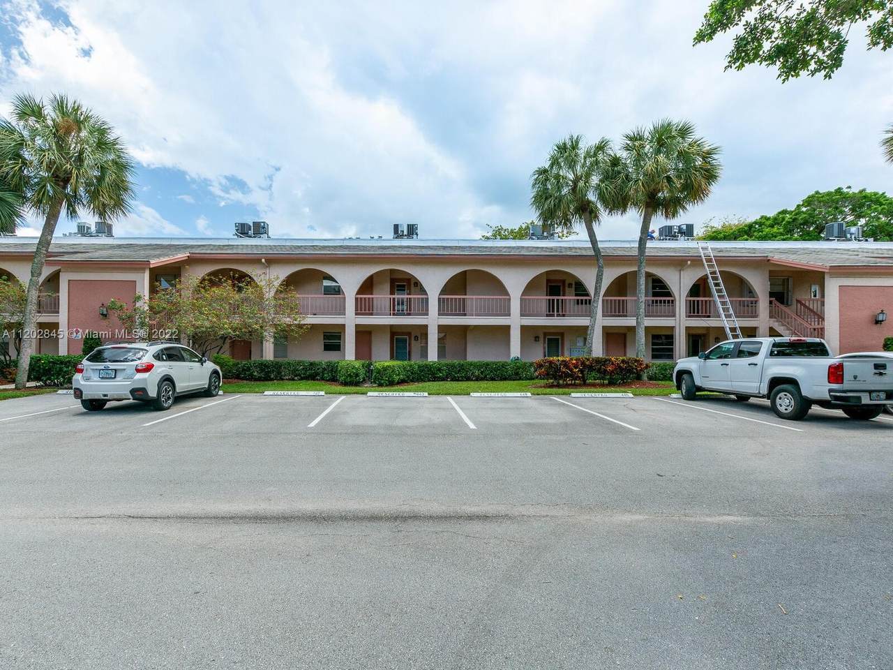 1203 Bahama Bnd - Photo 1