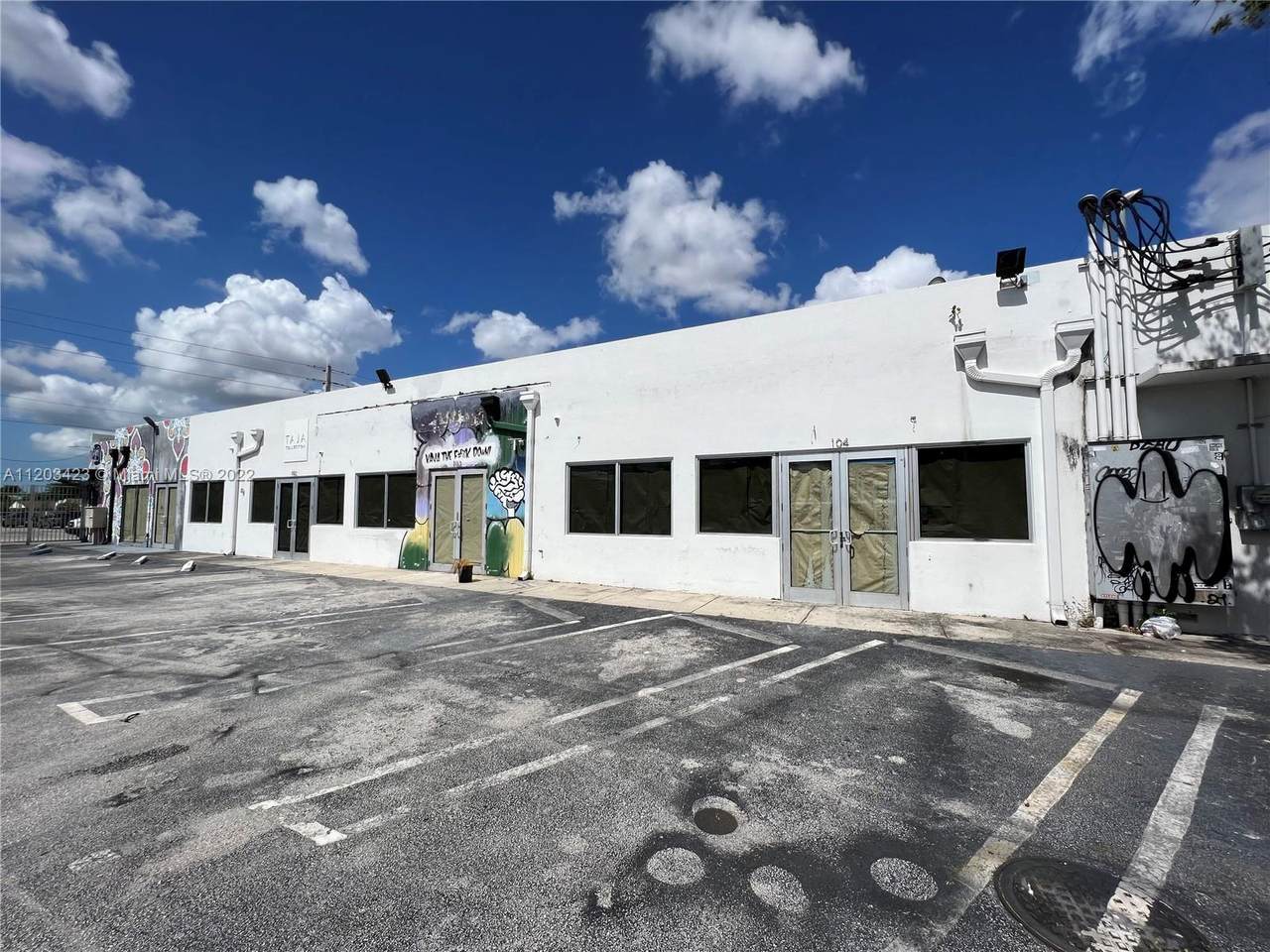 219 20th St - Photo 1