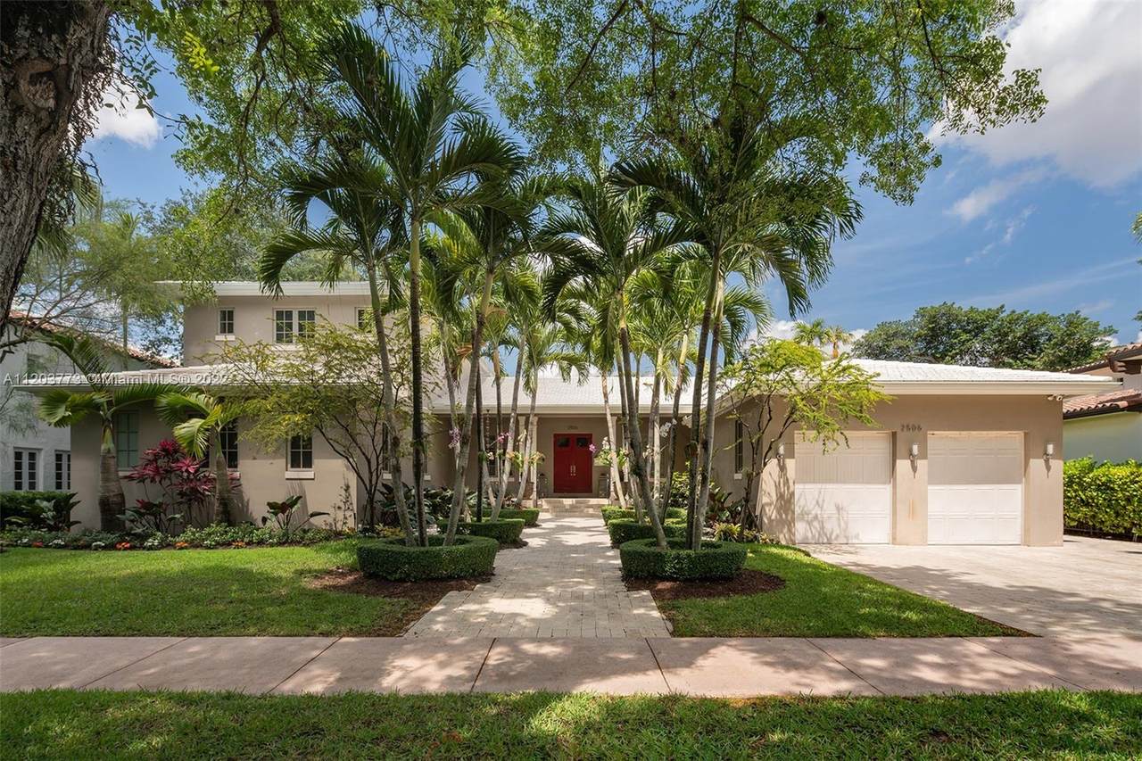 2506 Greenway Dr - Photo 1