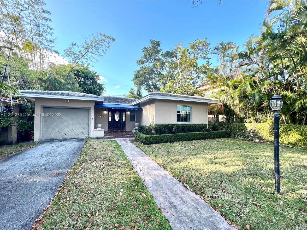 1209 Medina Ave - Photo 1