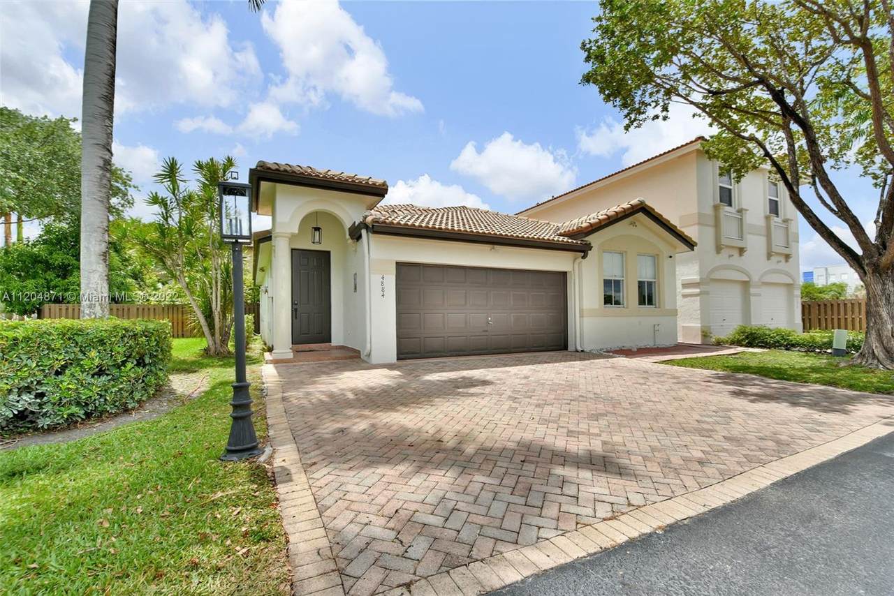 4884 110th Pl - Photo 1