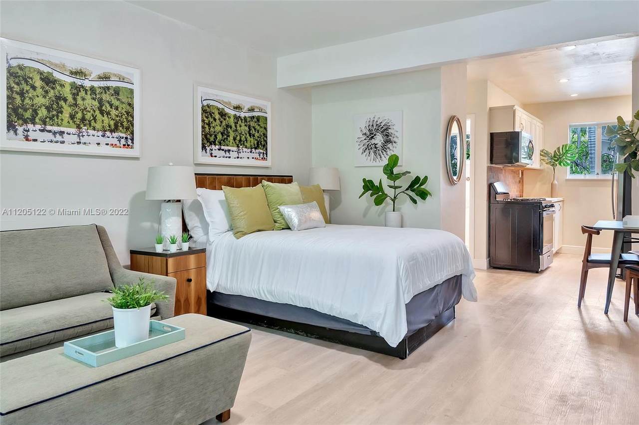 428 Collins Ave - Photo 1