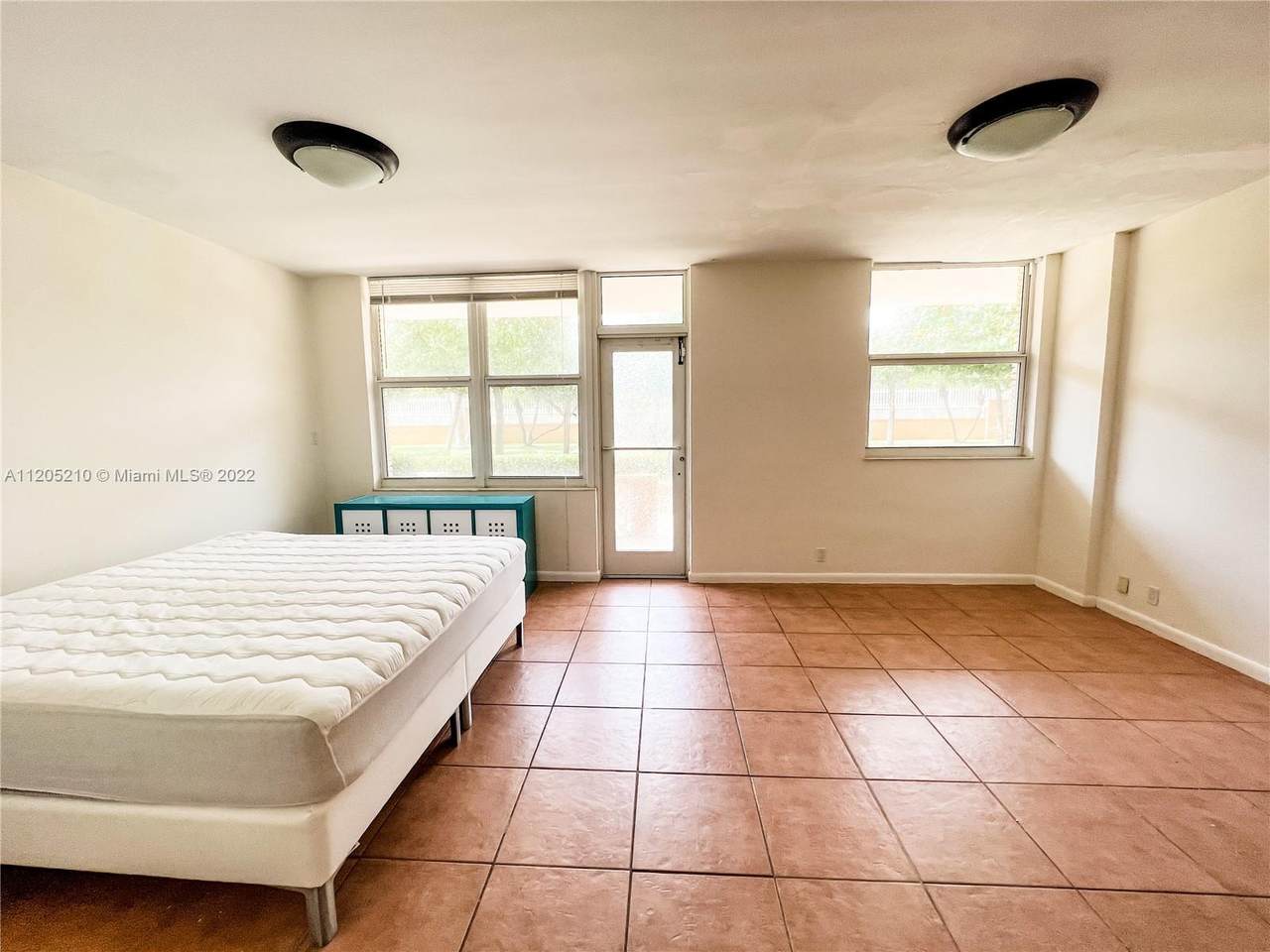 4747 Collins Ave - Photo 1