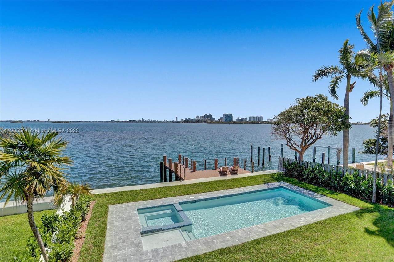 8921 Bayshore Dr - Photo 1