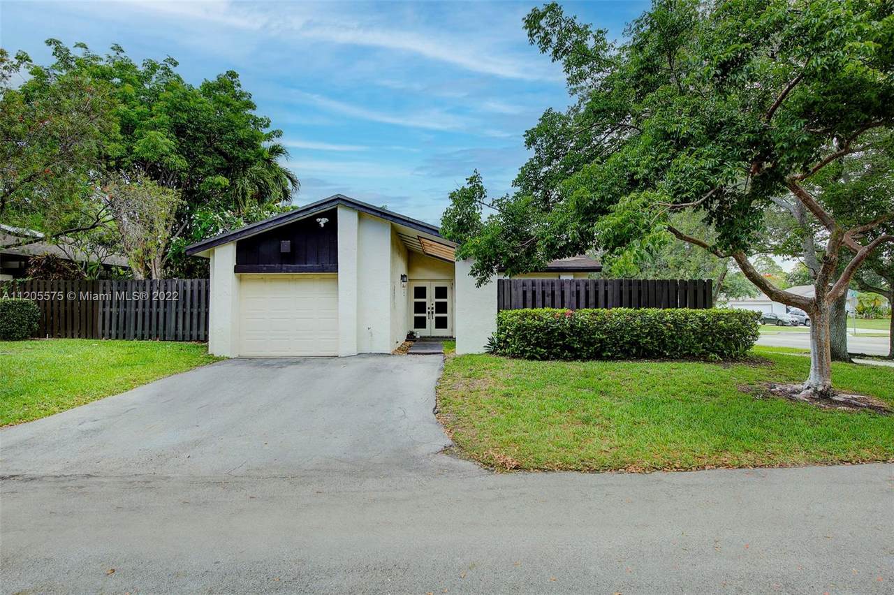 13076 108th Street Cir - Photo 1