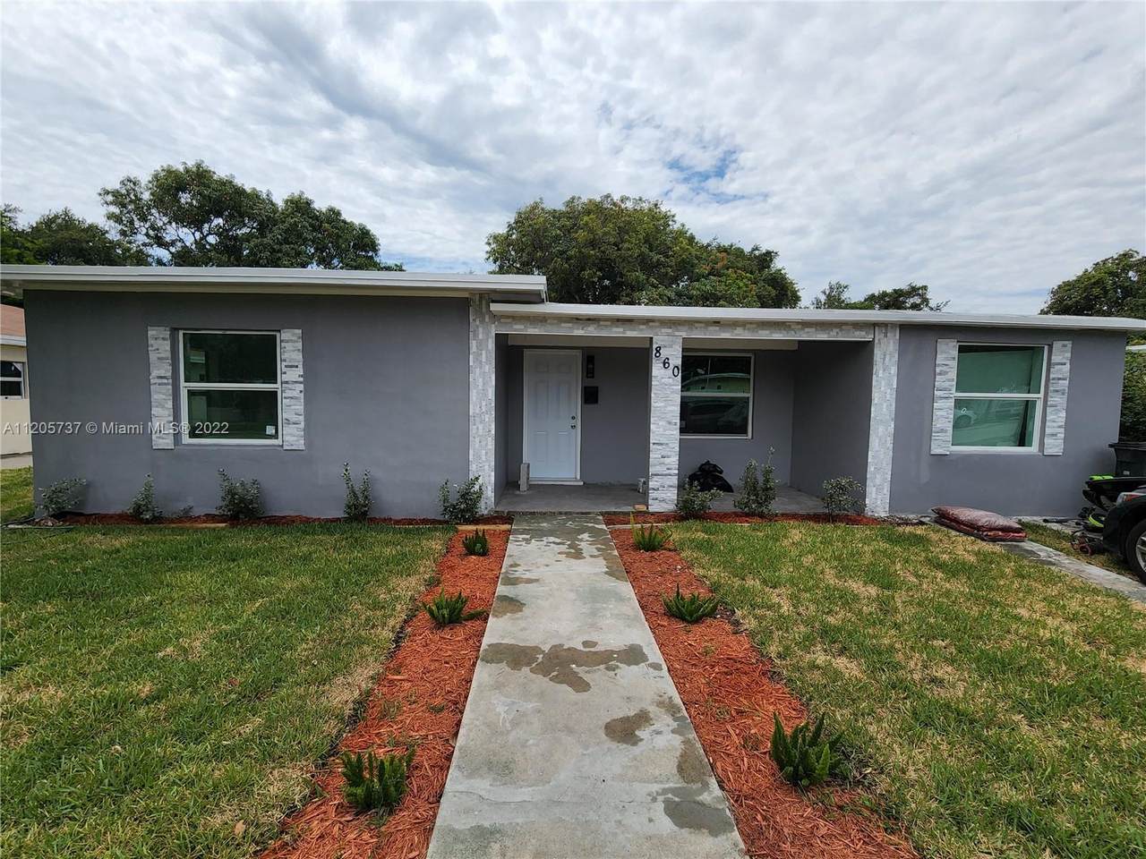 860 142nd St - Photo 1