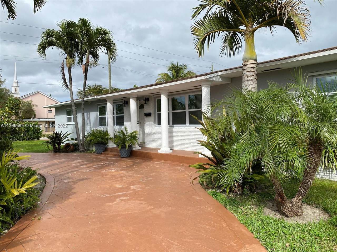 11795 Miami Ave - Photo 1