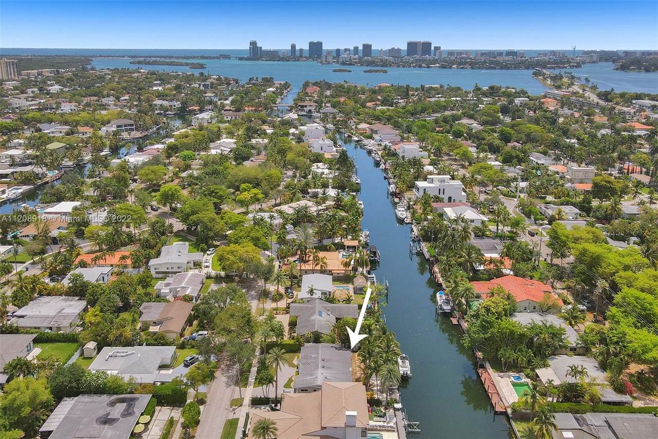 1930 Hibiscus Dr - Photo 1