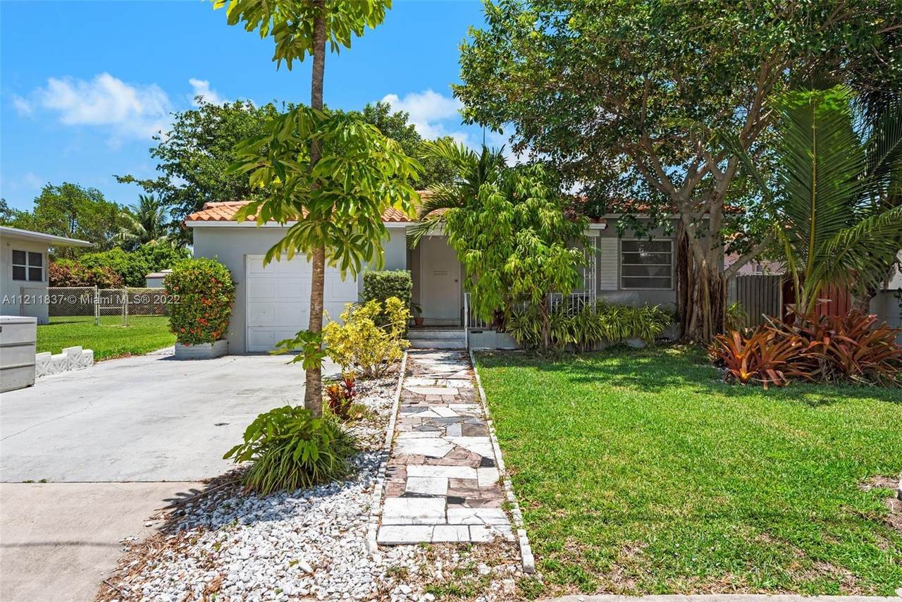 8851 Hawthorne Ave - Photo 1