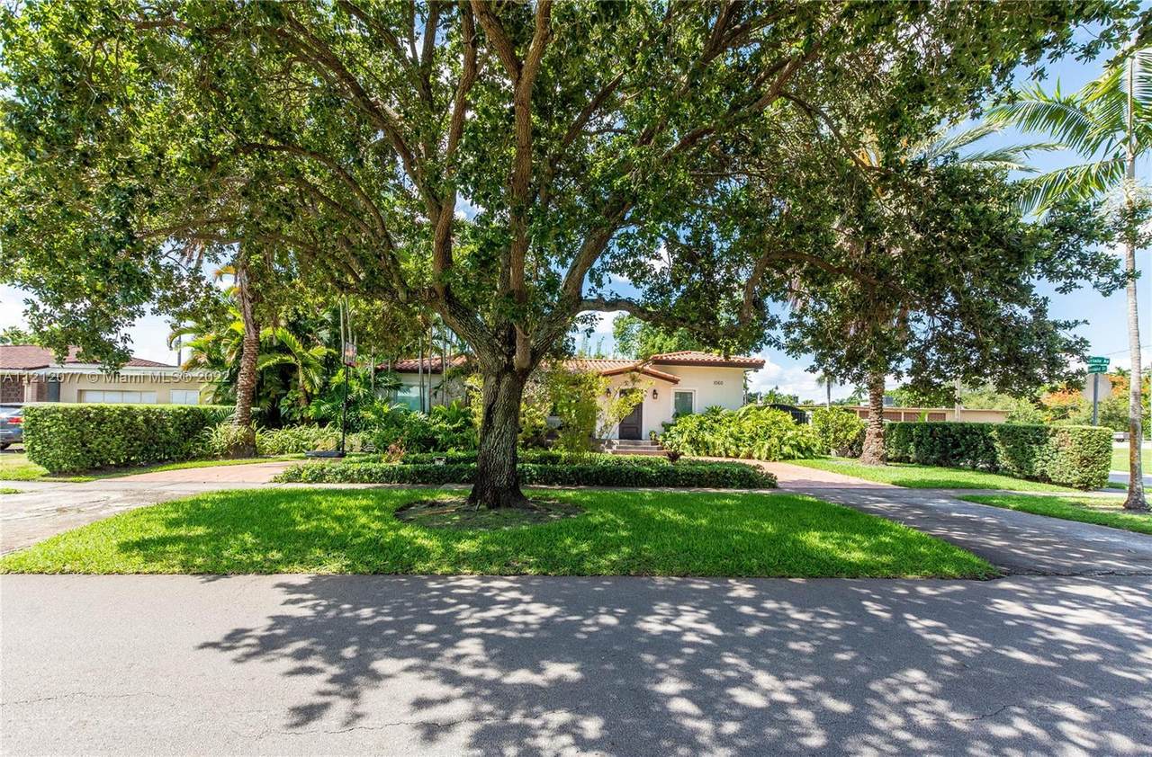 1060 Oriole Ave - Photo 1