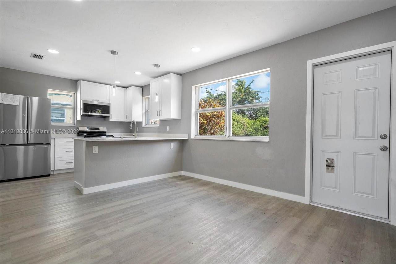 2647 Adams St - Photo 1