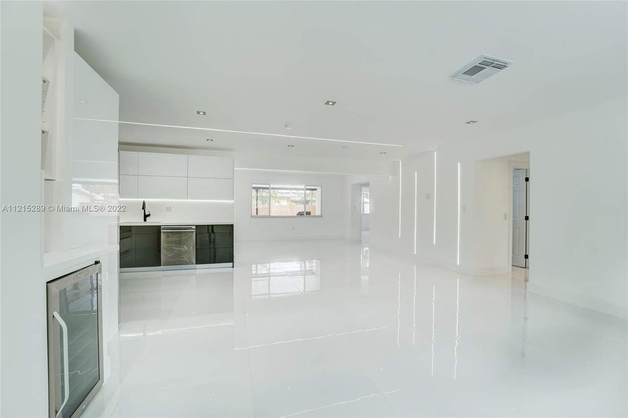 8551 Johnson St - Photo 1