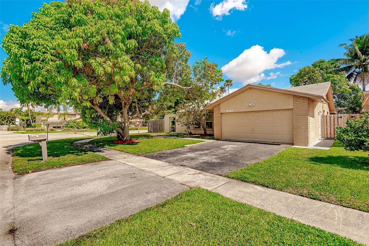 9381 39th Ct - Photo 1