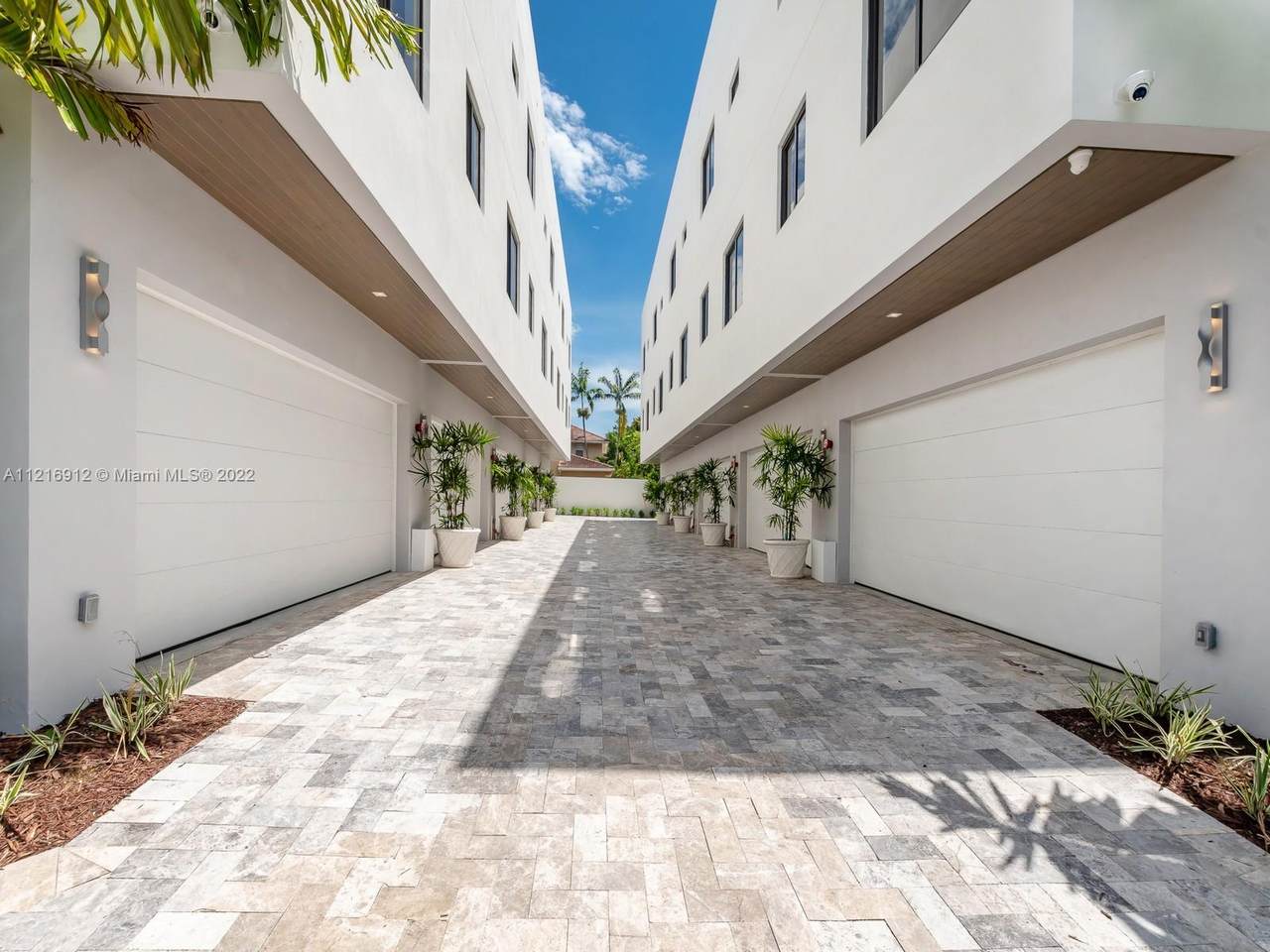 3258 Bird Ave - Photo 1