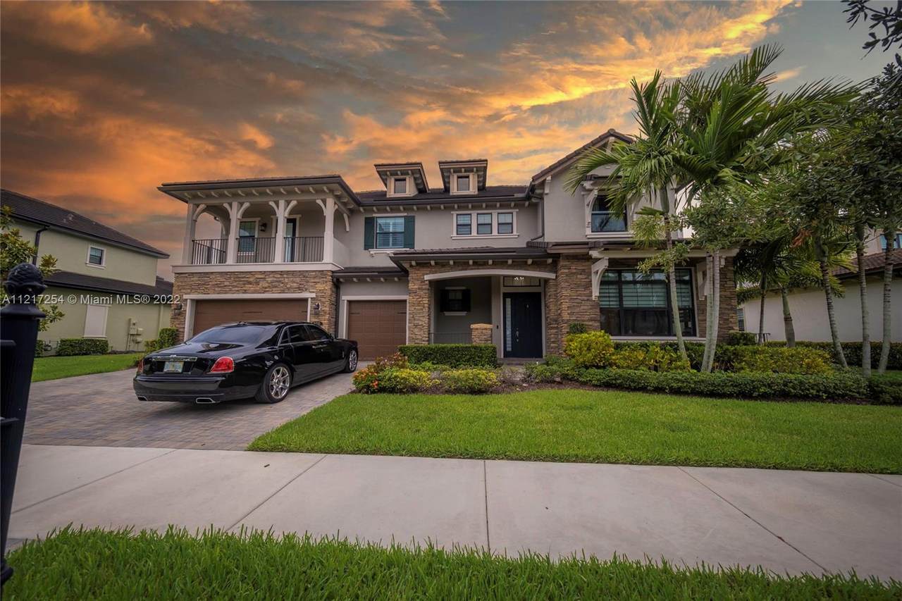 8715 Watercrest Cir E - Photo 1