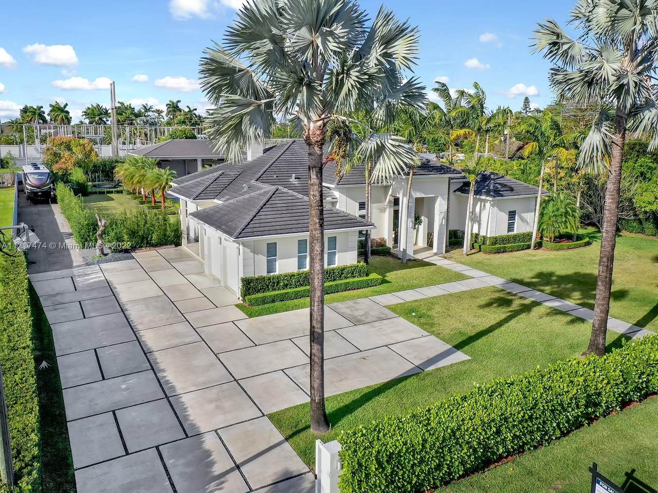 10545 60th St - Photo 1